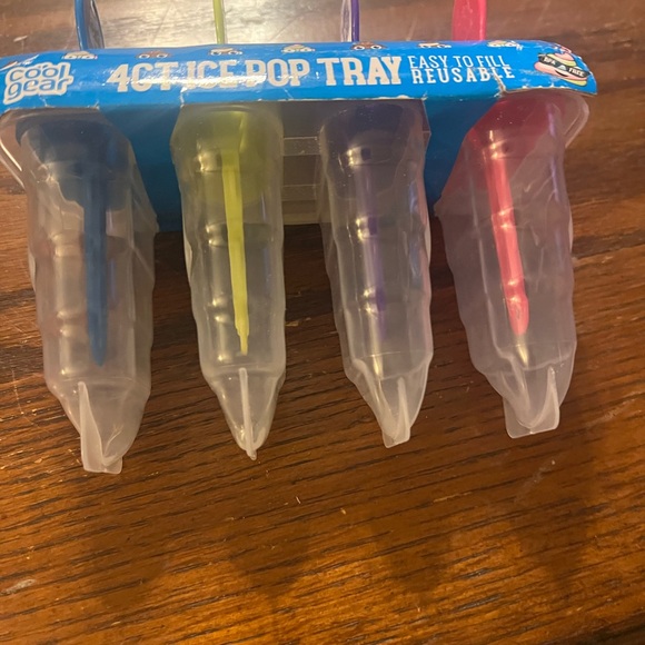 Ice Pop Tray with Multicolor Handles - Picture 4 of 4